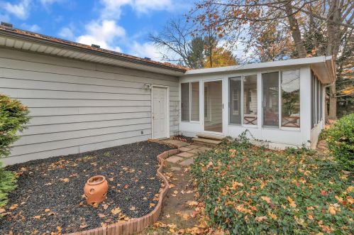 6422 Meadowview Ave, Kalamazoo MI  49048-9448 exterior