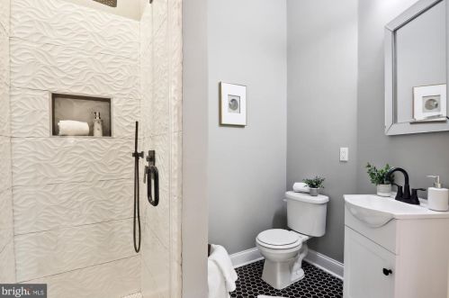 900 Prospect St, Silver Spring MD  20912-6875 exterior