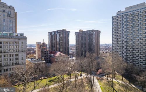 241 6th St, Philadelphia PA  19106-3723 exterior