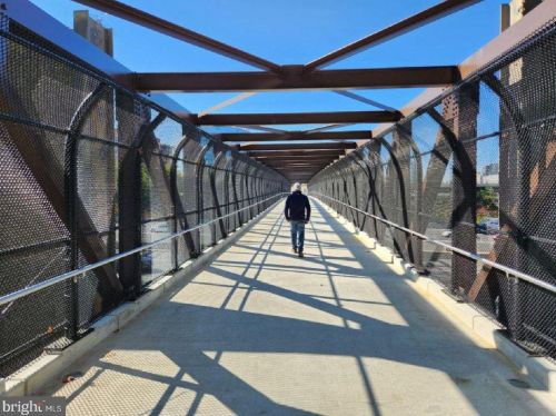 1808 Old Meadow Rd, Mc Lean VA  22102-1825 exterior