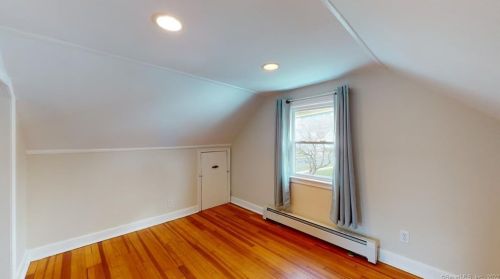 33 Linnmore Dr, Manchester CT  06040-3813 exterior