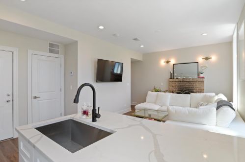 504 Wisconsin St, Chicago IL 60614-5232 exterior