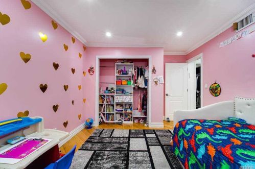 717 Eagle Dr, Valley Stream NY 11581-3539 exterior