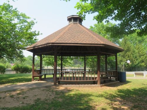 47 Judson St, Edison NJ  08837-2437 exterior