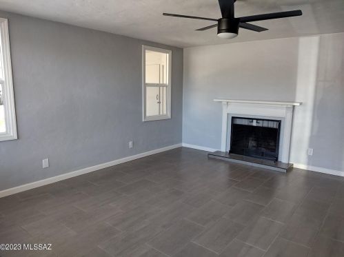 3240 Glenn St, Tucson, AZ 85716-2253