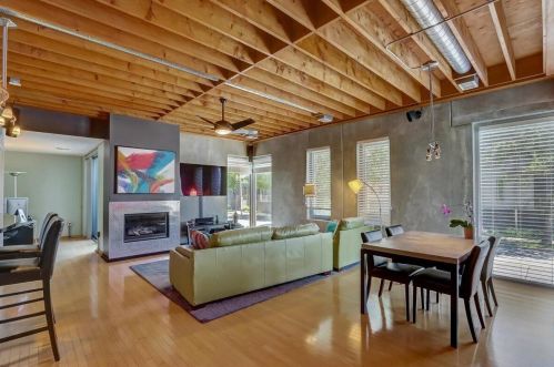 2001 Commerce St, Milwaukee, WI 53212-3472