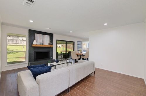 7502 Barcelona Dr, Austin, TX 78752-2007