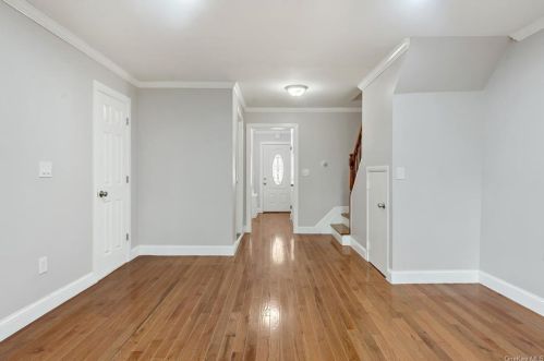 3846 Amundson Ave, Bronx NY 10466-5920 exterior