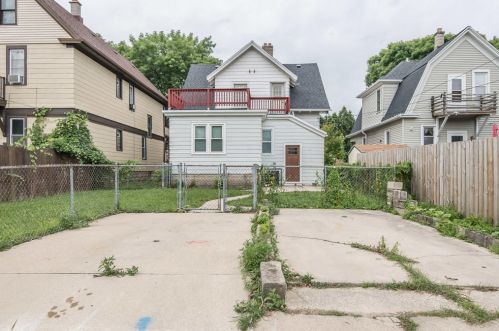 2134 52nd St, Milwaukee WI  53208-1135 exterior