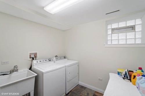 4425 Damen Ave, Chicago IL 60625-1701 exterior