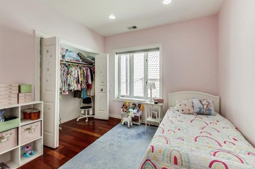 579 Hawthorne Pl, Chicago IL  60657-2922 exterior