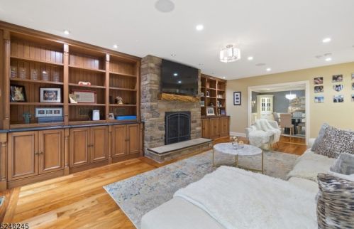 90 Spg Gdn Ave, Nutley NJ 07110-1507 exterior