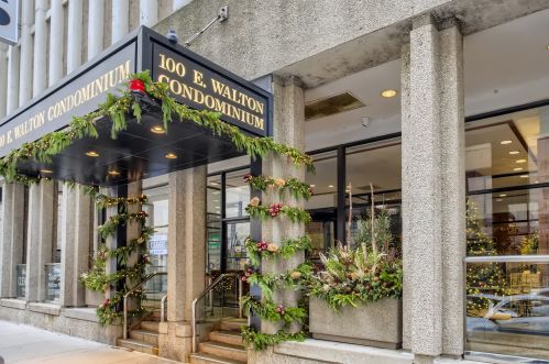 100 Walton St, Chicago IL  60611-1448 exterior