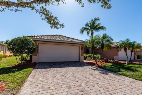 14254 Manchester Dr, Naples FL 34114-8624 exterior