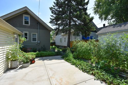 2421 46, Milwaukee WI 53210-2918 exterior