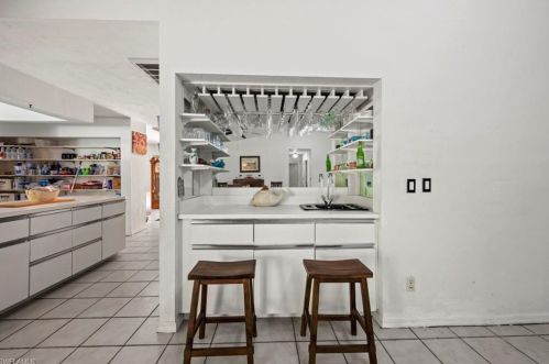 331 8 St, Naples FL 34120-0411 exterior