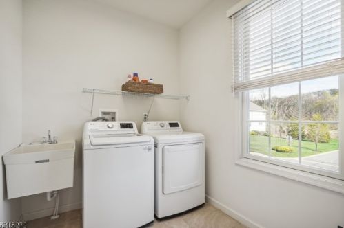 31 Baxter Ln, Town Center NJ 07052-1430 exterior