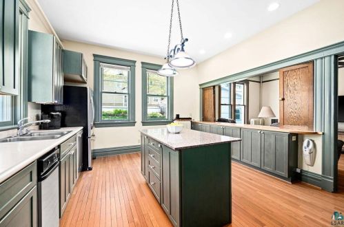 2240 Roslyn Ave, Duluth MN 55803-2330 exterior