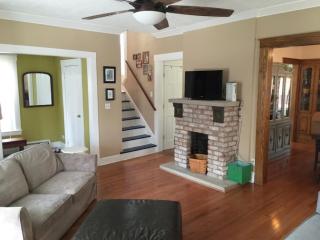 1592 Elmwood Ave, Cleveland OH  44107-4031 exterior