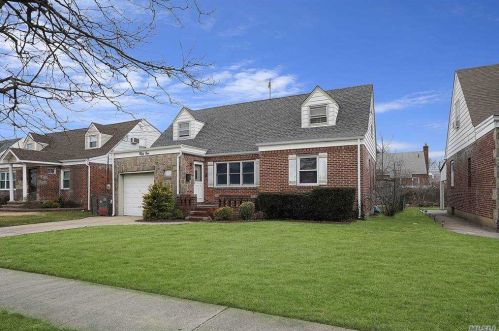 51 Elizabeth St, Valley Stream, NY 11580-1009