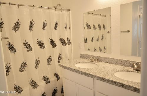 1801 5 Ave, Phoenix AZ 85003-2721 exterior