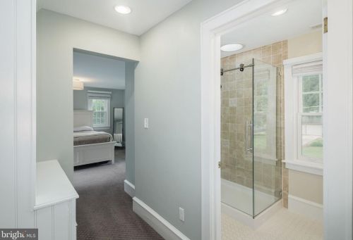 400 Beechwood Ave, Tavistock NJ 08033-1105 exterior