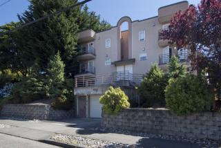 3216 14th Ave, Seattle WA  98119-1727 exterior