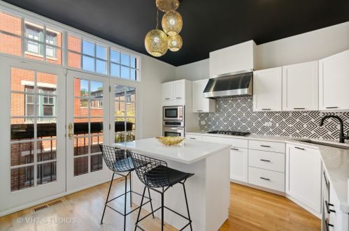 2666 Southport Ave, Chicago IL  60614-1228 exterior