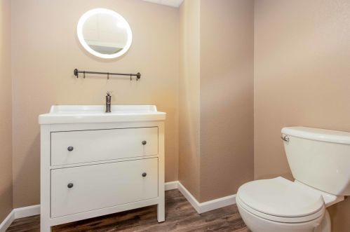 5796 Kinnickinnic Riv Pkwy, Milwaukee WI 53219-2231 exterior