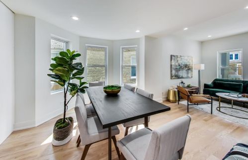 2830 Barry Ave, Chicago IL  60618-7016 exterior