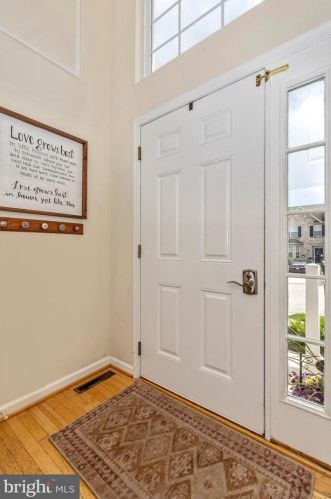 74 Sara Ln, Hanover, PA 17331-8670