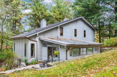 4 Dixon Ter, Kinnelon, NJ 07405-3224