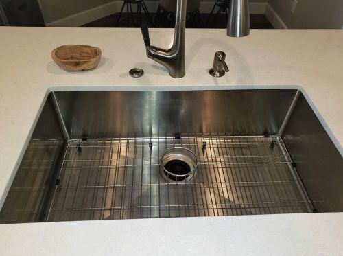 2467 Avenita Alpera, Tustin CA 92782-9004 exterior