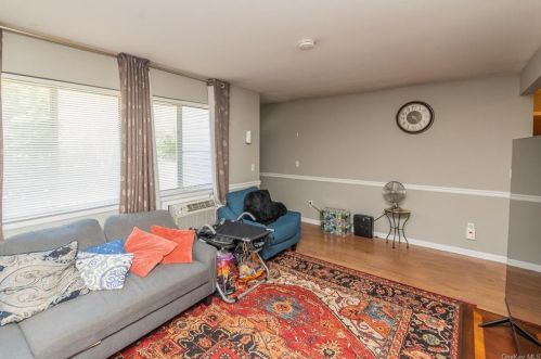 5 Ruth Ct, Middletown NY 10940-5328 exterior