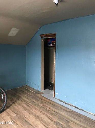 2513 Sanford St, Meskegon MI 49444-1445 exterior