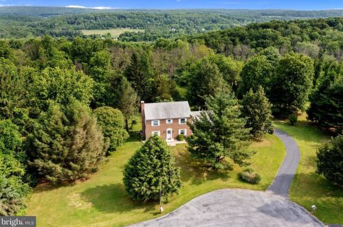 89 Earls Ln, Pottstown, PA 19465-8805