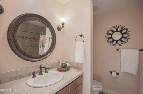 902 Claremont St, Phoenix AZ  85013-1360 exterior