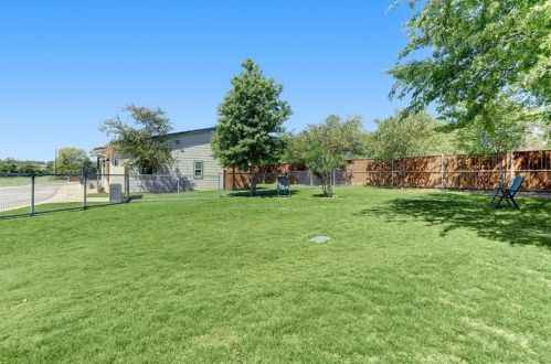 7805 Cooper Ln, Austin TX  78745 exterior