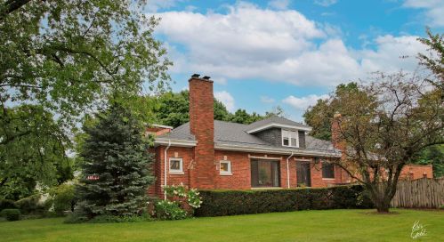 1212 Sheridan Rd, Waukegan, IL 60085-2058