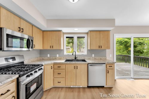 1845 Bonneville Dr, Meskegon MI 49441-3709 exterior