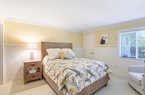 635 Anchor Rode Dr, Naples FL 34103-2716 exterior