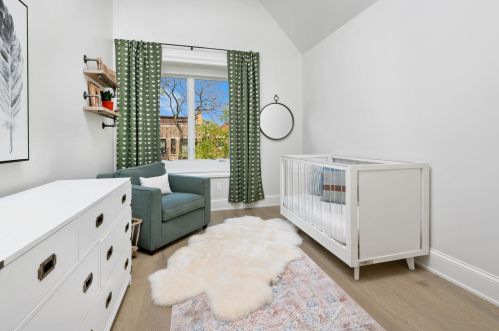 1923 Wellington Ave, Chicago IL 60618-7821 exterior