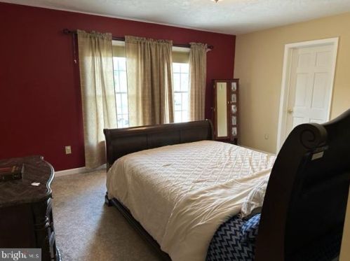 381 Thornhill Dr, Hanover PA  17331-7976 exterior