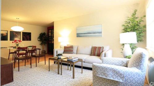 71 Muncie Rd, Babylon NY  11704-8220 exterior