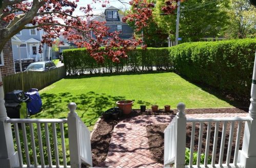 90 Gibbs Ave, Middletown RI 02840-2239 exterior