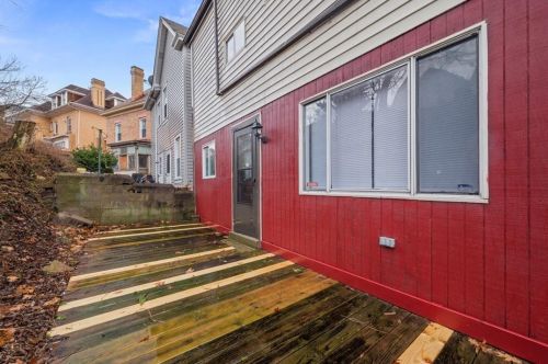 106 Carrick Ave, Pittsburgh PA  15210-4324 exterior