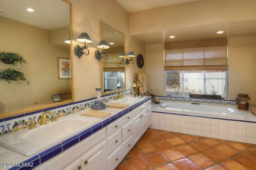 4820 Camino Escuela, Tucson AZ 85718-5914 exterior