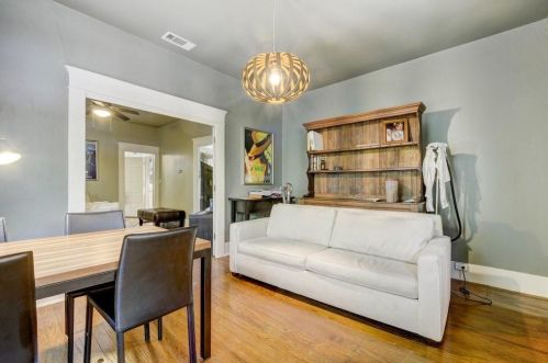 302 35th St, Austin, TX 78705-1613