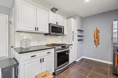 4802 Brassiewood Dr, Austin TX 78744-5107 exterior