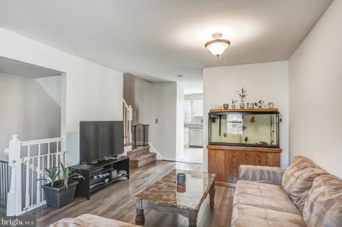 7818 Colonial Springs Blvd, Alexandria VA  22306-2864 exterior